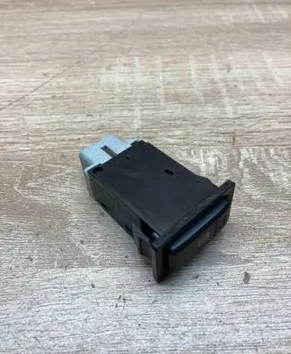 Toyota Avensis T250 Windscreen/window heater switch 153337 8371D33