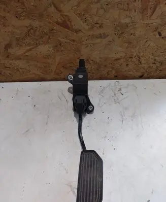 Toyota Avensis T270 Accelerator throttle pedal 7811002071