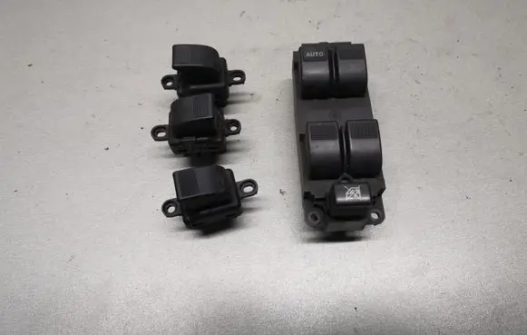 Mazda 2 Electric window control switch DD1066350B D39766370
