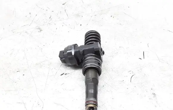 Skoda Octavia Mk2 (1Z) Fuel injector 0414720215