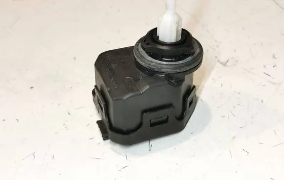 Volkswagen PASSAT B5.5 Headlight level adjustment motor 1J0941295C