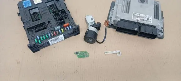 Peugeot 5008 Engine control unit/module 9806460480 981218998001