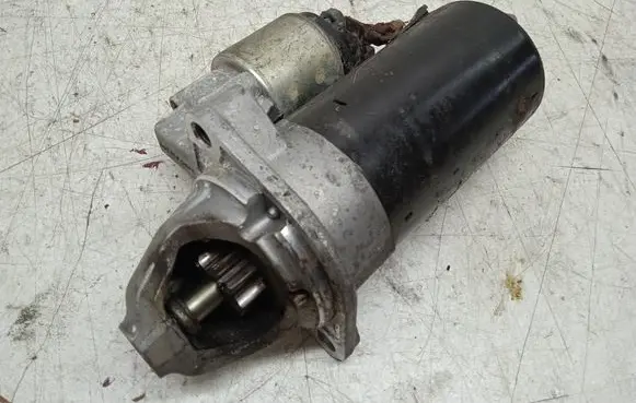 BMW 5 F10 F11 Starter motor 1005831559