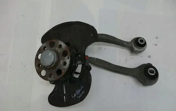 Mercedes-Benz E C207 W207 Front wheel hub