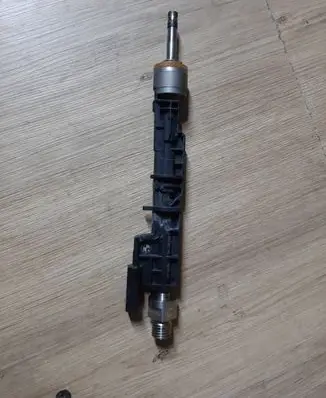 BMW M5 F90 Fuel injector 7852362