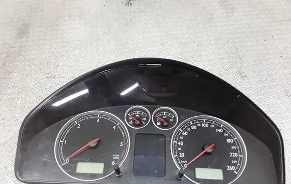 Volkswagen Sharan Speedometer (instrument cluster) 7M3920820D