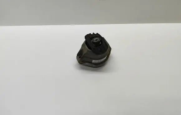 Engine mount bracket