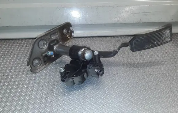Nissan Murano Z50 Accelerator throttle pedal 18002CA100