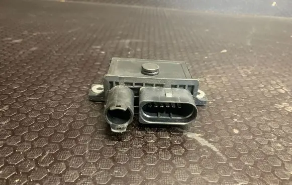 BMW X1 E84 Glow plug pre-heat relay E2110022367