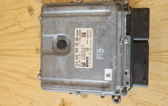 Mercedes-Benz E W212 Engine control unit/module A6429002900