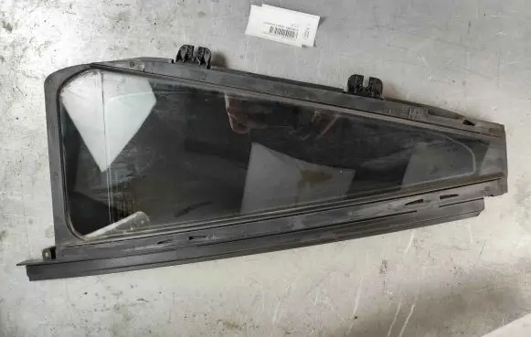 Volvo XC90 Rear vent window glass 31352993 31651872