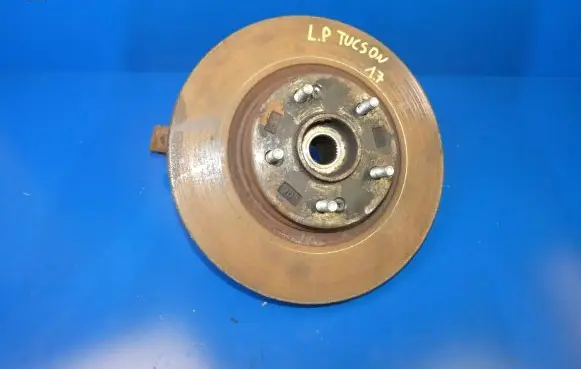 Hyundai Tucson TL Front wheel hub spindle knuckle