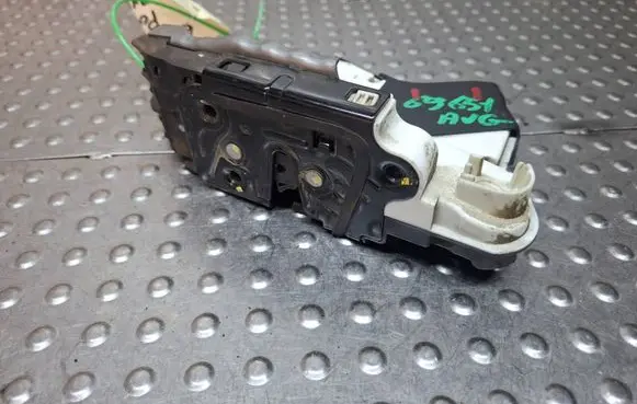 Volkswagen Golf VII Front door lock S26372983 5K1837015D