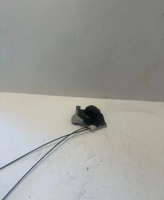 Toyota Verso-S Front door lock