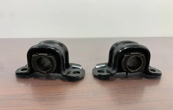 Toyota RAV 4 (XA50) Sway bar bush bracket, rear 
