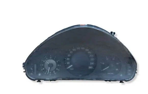 Mercedes-Benz E W211 Speedometer (instrument cluster) 88311391