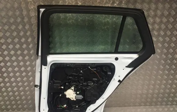 Mercedes-Benz C W206 Front door 