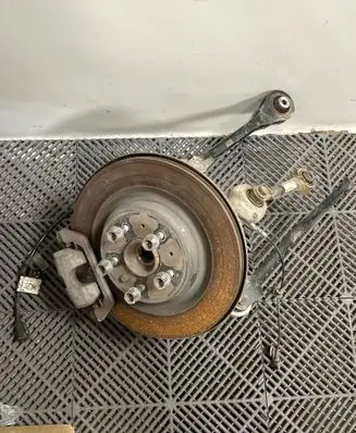 Rear wheel hub spindle/knuckle