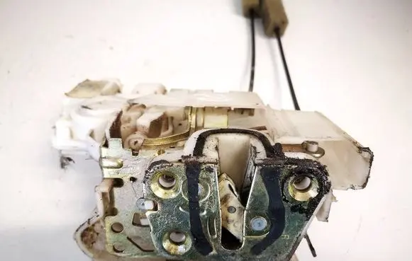 Subaru Impreza III Front door lock