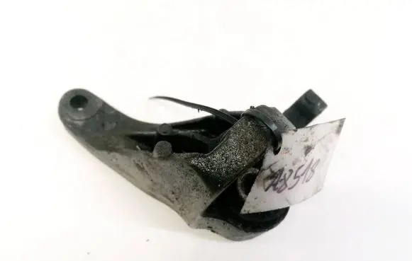 Engine mounting bracket