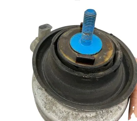 Engine mount bracket