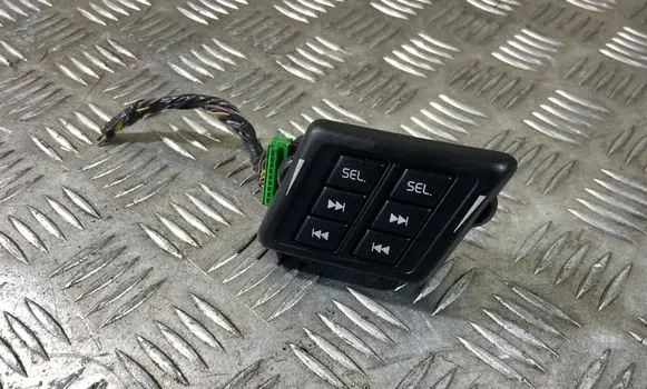 Volvo XC90 Steering wheel buttons/switches 30739243