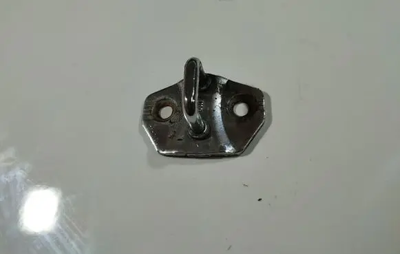BMW 1 E81 E87 Rear door lock loop/hook striker 