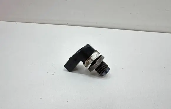 BMW 5 E60 E61 Fuel pressure sensor 0281002497