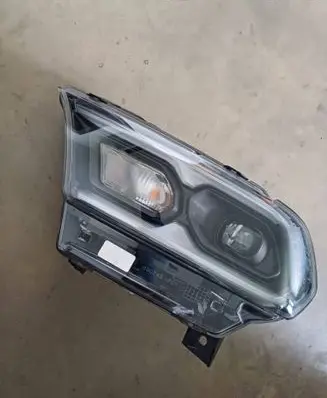 Dodge Durango Headlight/headlamp 68433779AE