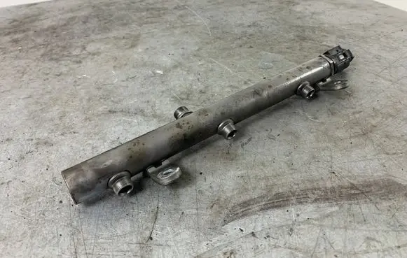 Mercedes-Benz E W212 Fuel main line pipe A6420703095
