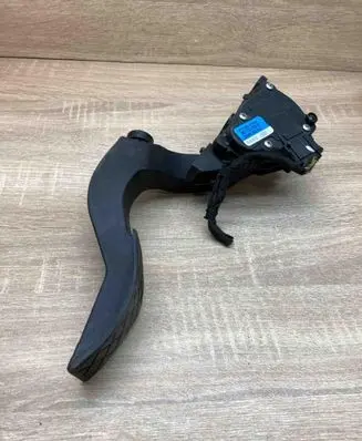 Audi A4 S4 B6 8E 8H Accelerator throttle pedal 8E1723523B 6PV008376 WITHPLUG