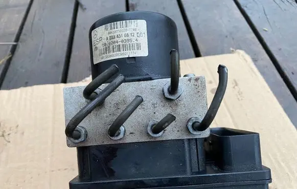 Mercedes-Benz CLK A209 C209 ABS Pump A2095452532 A2034310812