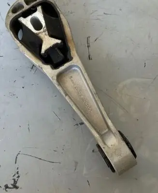 Engine mount bracket