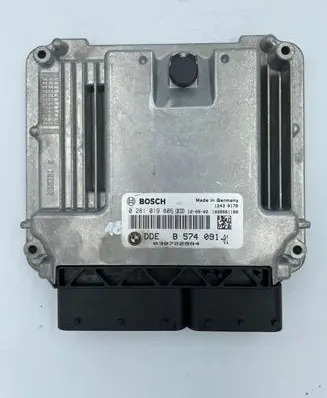 BMW 5 F10 F11 Engine control unit/module 8574091 0281019806