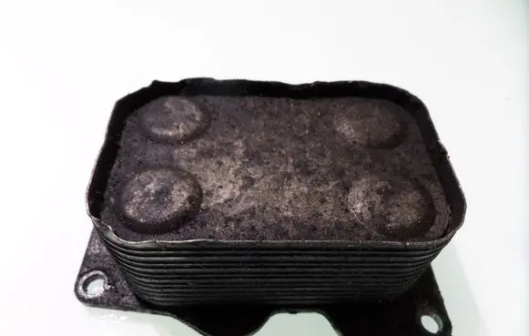 Engine oil radiator