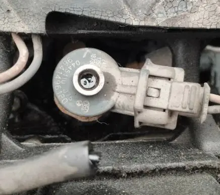 Peugeot 206 Fuel injector 0445110075 9641496180