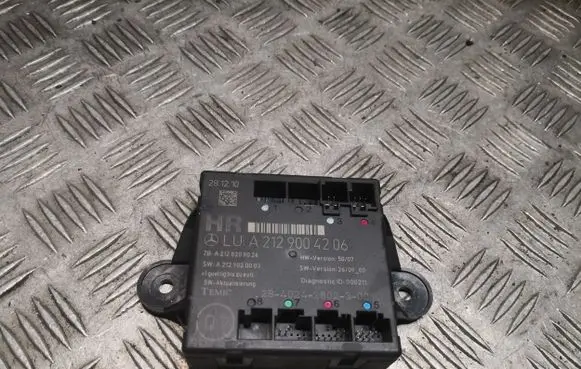 Mercedes-Benz C W204 Door control unit/module 2129004206 A2129004206
