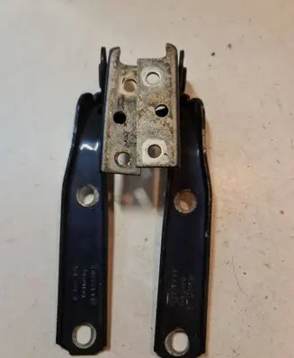 Volkswagen PASSAT B5 Engine bonnet/hood hinges 3C0823301
