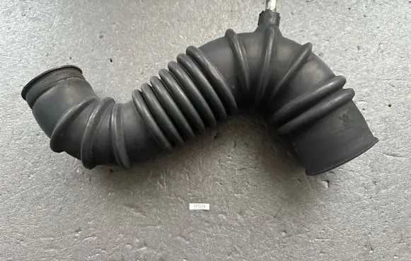 Mitsubishi Pajero Air intake hose/pipe MD050160