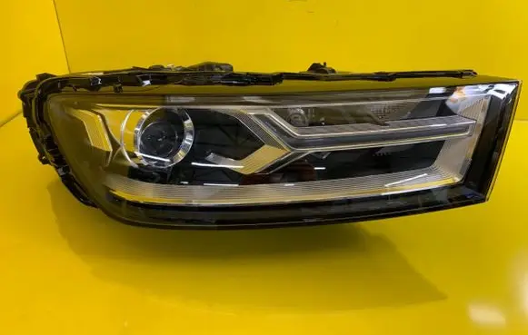 Audi Q7 4M Headlight/headlamp 4M0941006