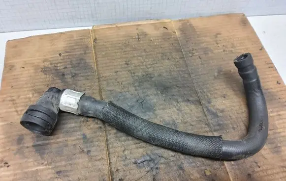 Volvo V70 Engine coolant pipe/hose 9475847