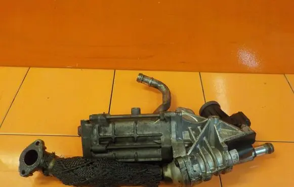 Land Rover Range Rover Evoque L538 EGR thermostat 9X2Q9U438CA