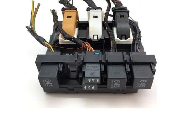 Volkswagen PASSAT B7 Central body control module 3AA937087Q