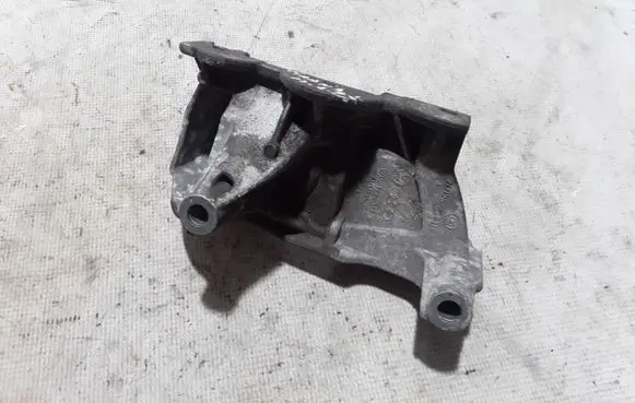Volkswagen Transporter - Caravelle T5 Engine mounting bracket 070199343B