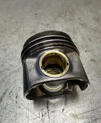 Volkswagen PASSAT B8 Piston 81l155