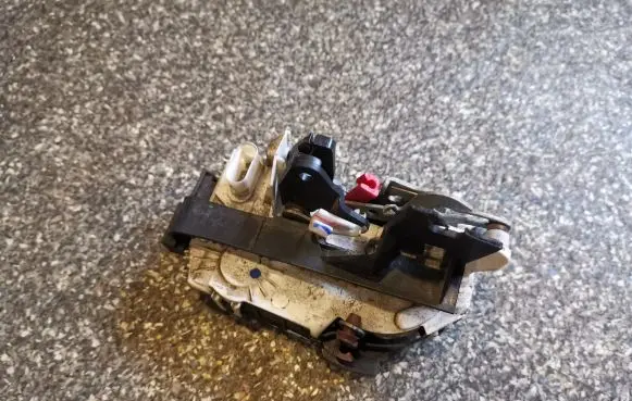 Dodge Caliber Rear door lock