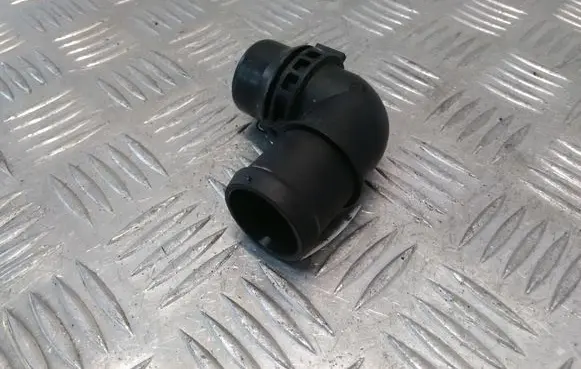 Volkswagen PASSAT B8 Engine coolant pipe/hose 5Q0121619A
