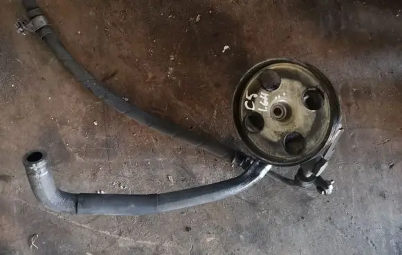 Citroen C5 Power steering pump 8682351680