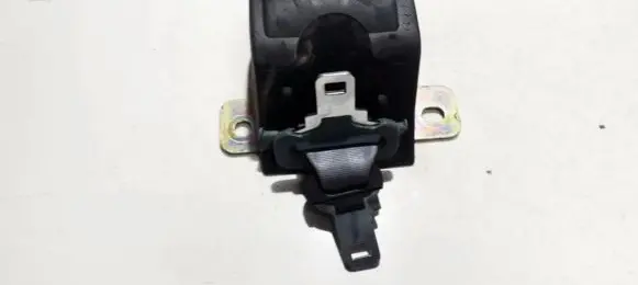 Middle seatbelt (rear)