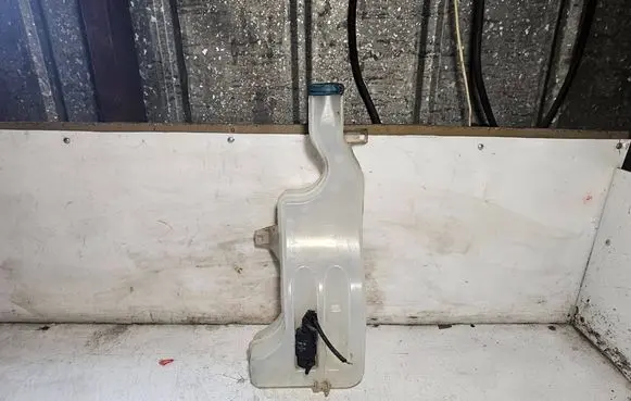 Iveco Daily 30.8 - 9 Windshield washer fluid reservoir/tank 500336393
